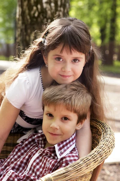 Brat i siostra — Zdjęcie stockowe