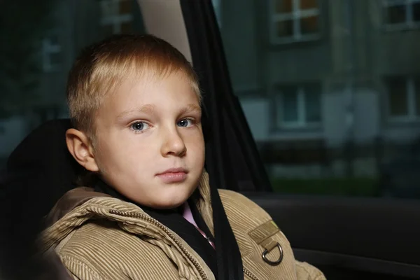 Chłopiec w samochód — Zdjęcie stockowe