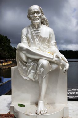 Statue at Grand Bassin lake clipart