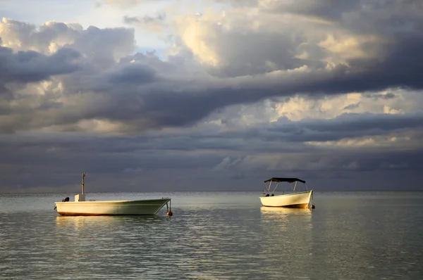 İki balıkçı tekneleri — Stok fotoğraf