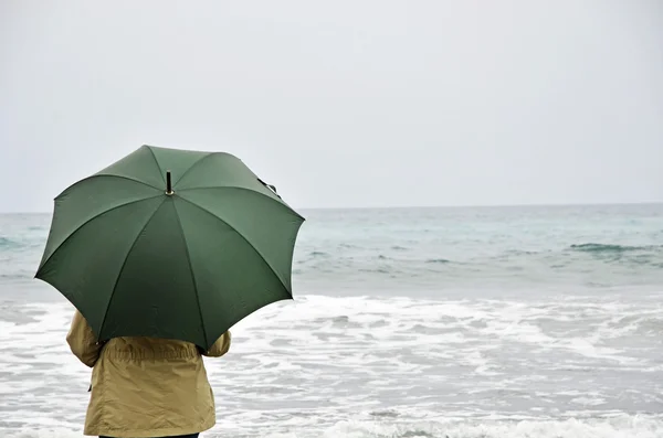 Woman with umbrella on the beach — Stock Photo, Image