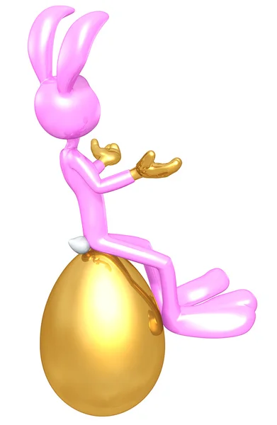 Пасхальный кролик с золотым яйцом — стоковое фото