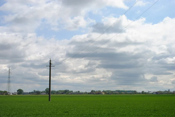 Cloudy sky in a farmland landscape — Stock Photo, Image