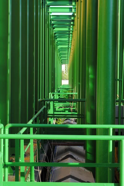 绿色管道作为背景的几何形状 — 图库照片