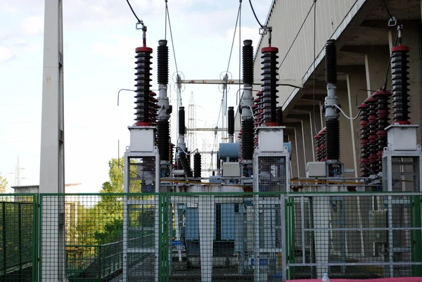 Equipamento eléctrico para fornecimento de energia na rede eléctrica — Fotografia de Stock