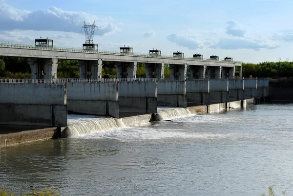 水力発電ダム川の風景 — ストック写真