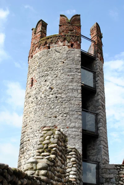 Main tower in a medioeval castle, made of stones — Stock Photo, Image