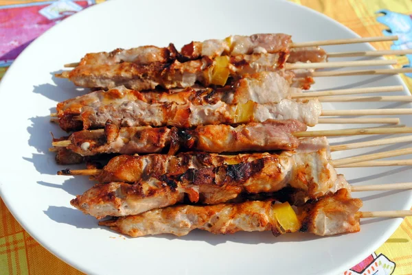 Cocked pork kabobs grilled on skewers in a plate — Stock Photo, Image
