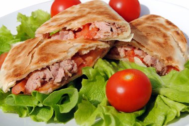 tortilla tuna ve domates, tipik İtalyan gözleme