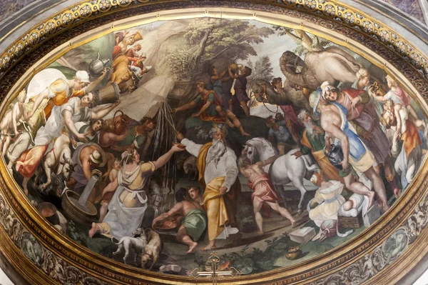 Duomo of Parma, sisätilat — kuvapankkivalokuva
