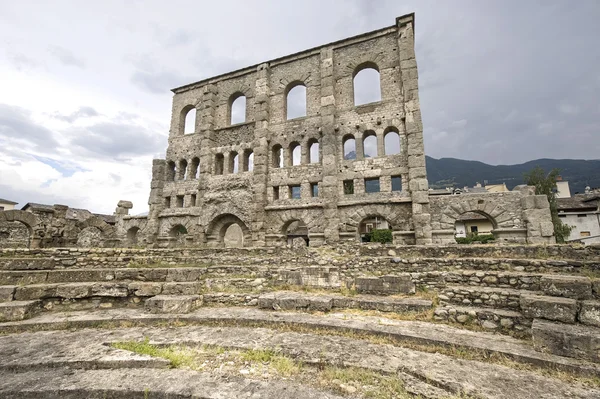 Aosta - romerska teatern — Stockfoto
