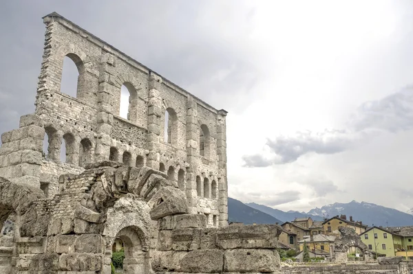Aosta - římské divadlo — Stock fotografie