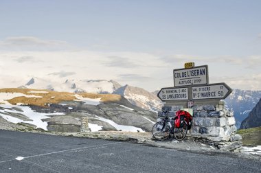 Col de l'Iseran clipart