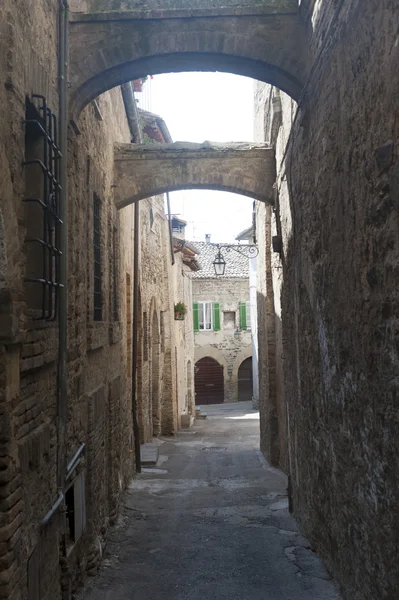 Oude straat in bevagna — Stockfoto