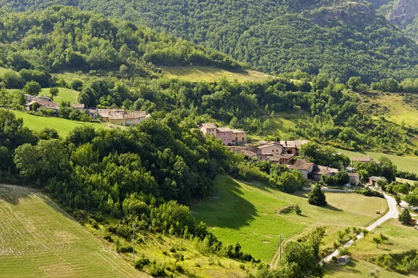 Village in Umbria and mountains — Stock Photo, Image