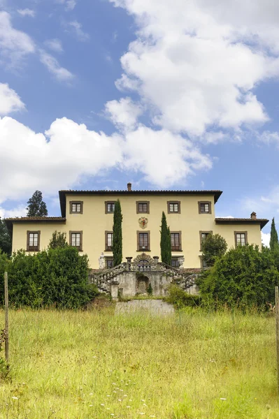 Antigua villa cerca de Castelfiorentino (Toscana ) — Foto de Stock