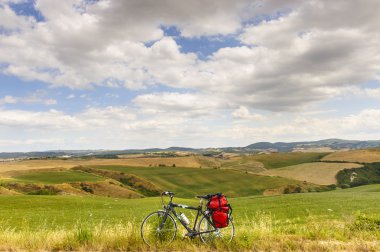 Val d'Orcia (Toskonya) bisiklet ile manzara