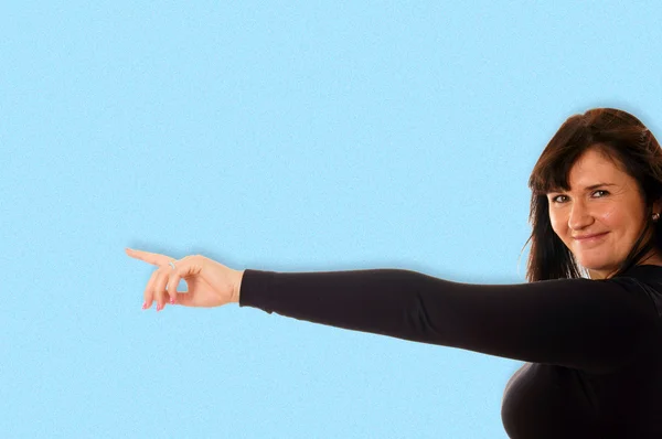 Mujer con los dedos apuntando hacia adelante — Foto de Stock