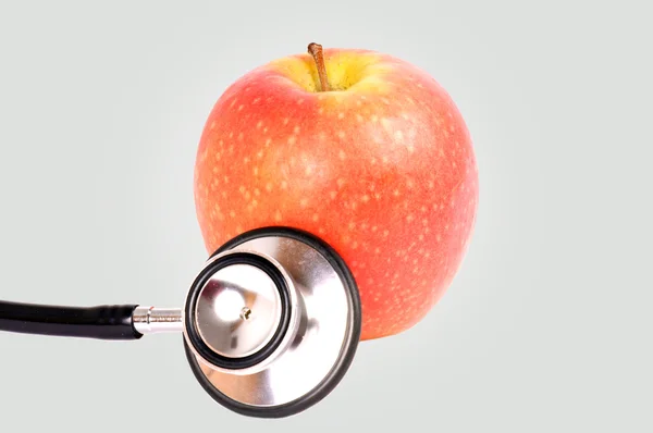 Elma ve stetoskop — Stok fotoğraf