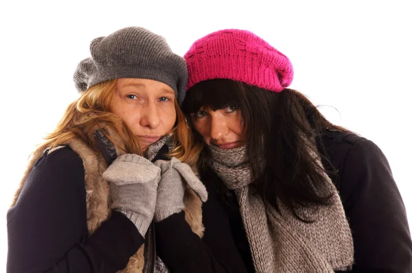Iki genç kadın kış elbiseleri — Stok fotoğraf