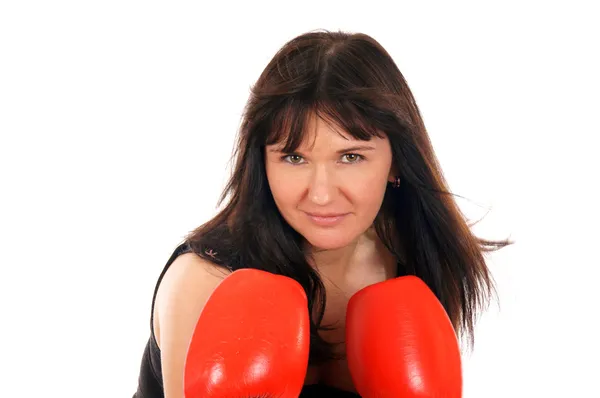 Спортивная девушка в боксёрских перчатках — стоковое фото