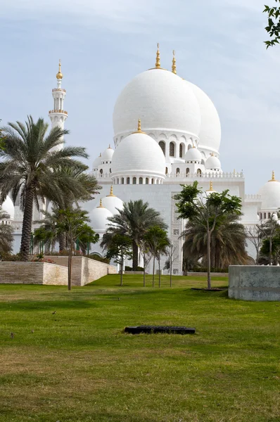 Gran mezquita en Abu Dhabi, Emiratos Árabes Unidos — Foto de Stock