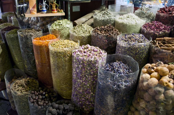 在迪拜的本地市场出售辣椒 免版税图库图片