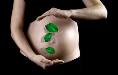 hamile kadın zemin üzerine yeşil yaprak