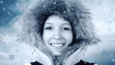 Kış şapka mutluluk genç kadın portresi