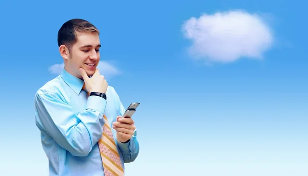 Hasppiness biznesmen pod błękitne niebo z chmurami — Zdjęcie stockowe