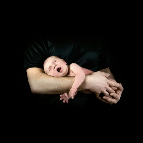 Novorozené dítě na rukou otcové — Stock fotografie