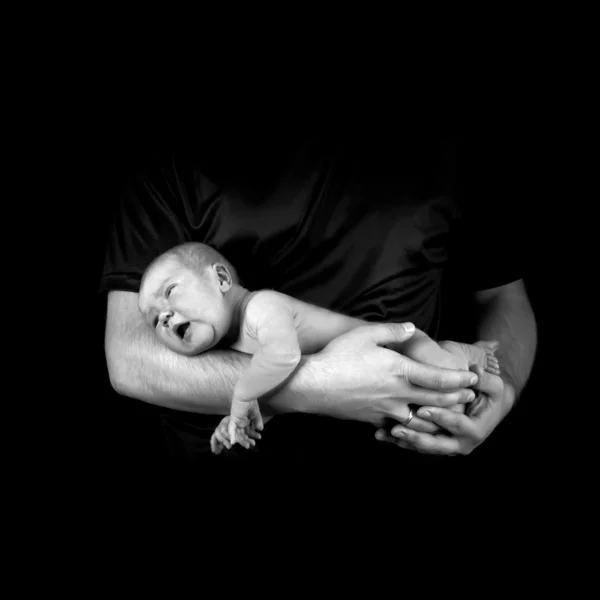 Newborn baby on the fathers hands — Stock Photo, Image
