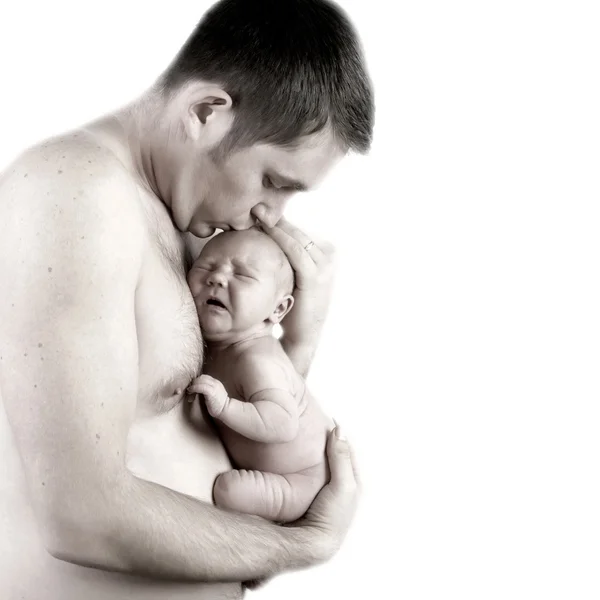 Nowo narodzonego dziecka na rękach ojców — Zdjęcie stockowe
