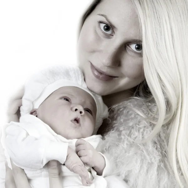 Gelukkig moeder met babyjongen — Stockfoto