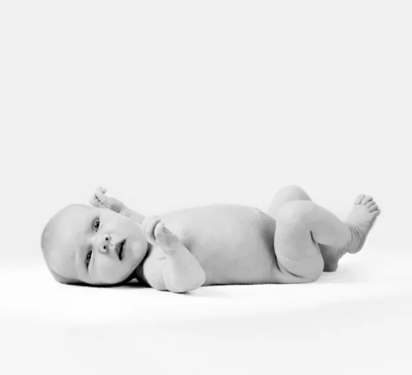 Bebé recién nacido en el fondo claro — Foto de Stock
