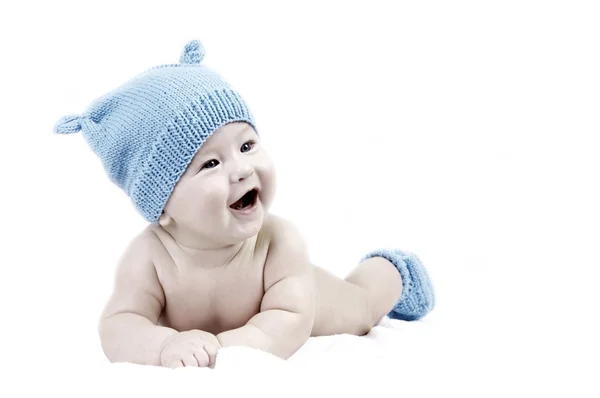 Nouveau-né bonheur bébé dans le chapeau, isolateur sur le dos blanc — Photo