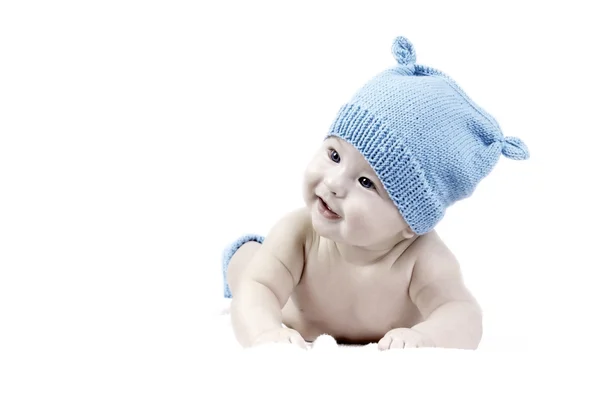 Yeni doğan bebek şapkalı, beyaz zemin üzerine isolater — Stok fotoğraf