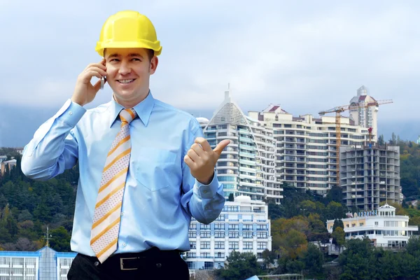 Young architect wearing a protective helmet standing on the moun — Stock Photo, Image