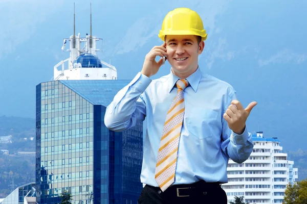 Young architect wearing a protective helmet standing on the moun — Stock Photo, Image