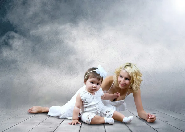 Woman and child — Stock Photo, Image