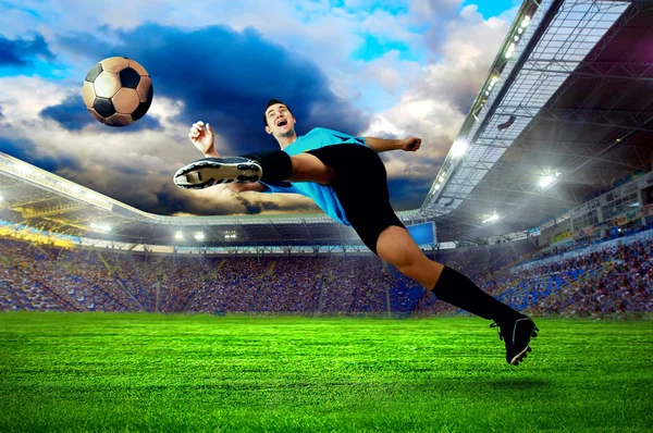 Fotballspiller på stadion – stockfoto