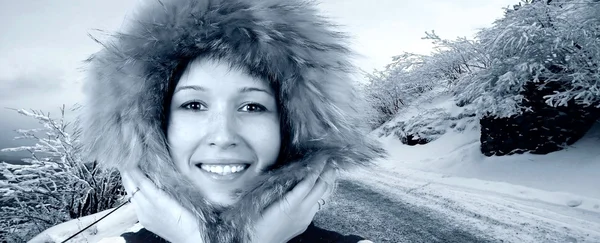 Portret szczęście młodej kobiety w zimie kapelusz Obraz Stockowy