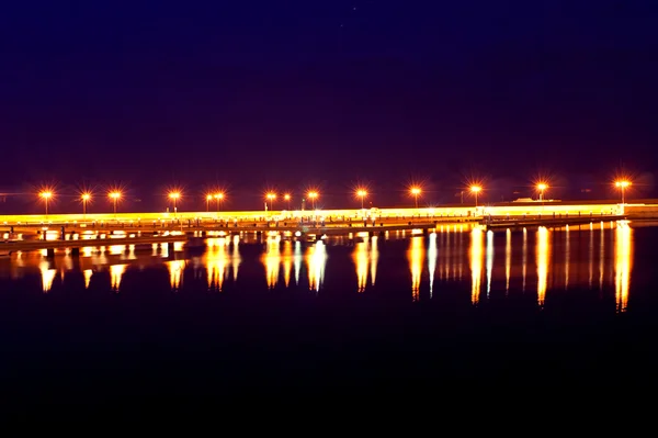 Ночной порт — стоковое фото