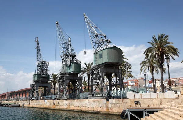 Dźwigi w starego portu w Tarragonie, Hiszpania — Zdjęcie stockowe