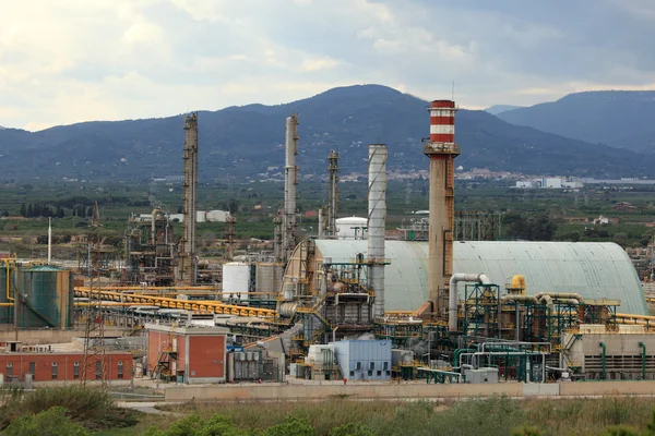 Petrochemische raffinaderij fabriek in tarragona, Spanje — Stockfoto