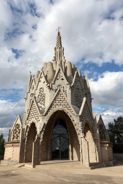 Szentély Montserrat-Montferri, Tarragona tartomány, Katalónia, Spanyolország. Híres modernista építész, Josep Maria Jujol — Stock Fotó