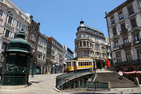 Utcai táj, a régi város Porto, Portugália — Stock Fotó