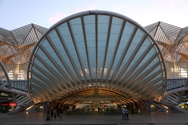 Орієнтована залізнична станція в Лісбоні, Португалія — стокове фото