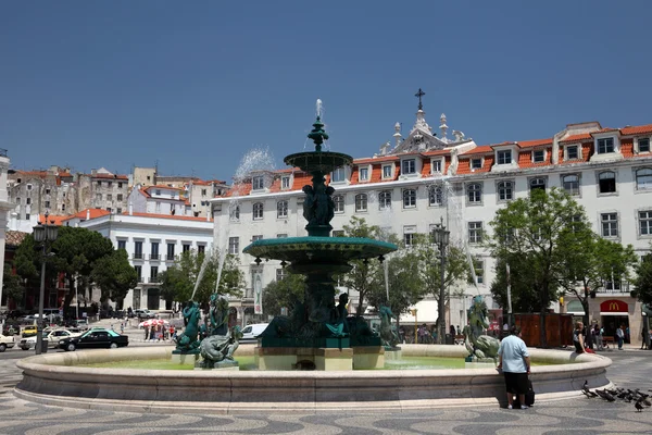 Fontanna na placu Rossio w Lizbonie, Portugalia — Zdjęcie stockowe
