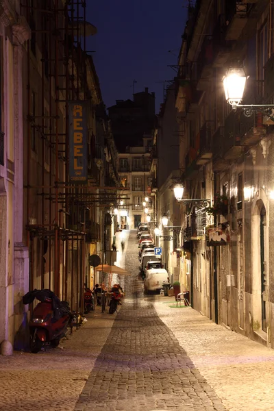 Δρόμο στην παλιά πόλη της Λισαβόνας, στην Πορτογαλία — Φωτογραφία Αρχείου